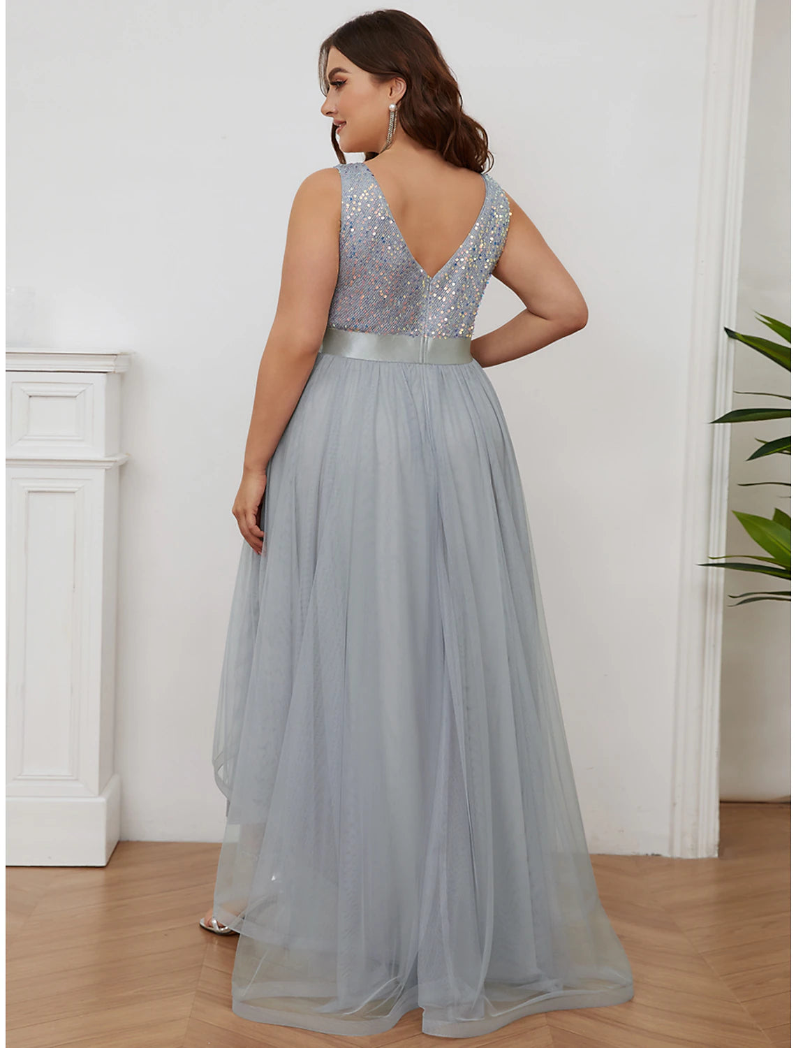 Abito da damigella d'onore a trapezio, scollo a V, senza maniche, elegante, asimmetrico, con paillettes e balze